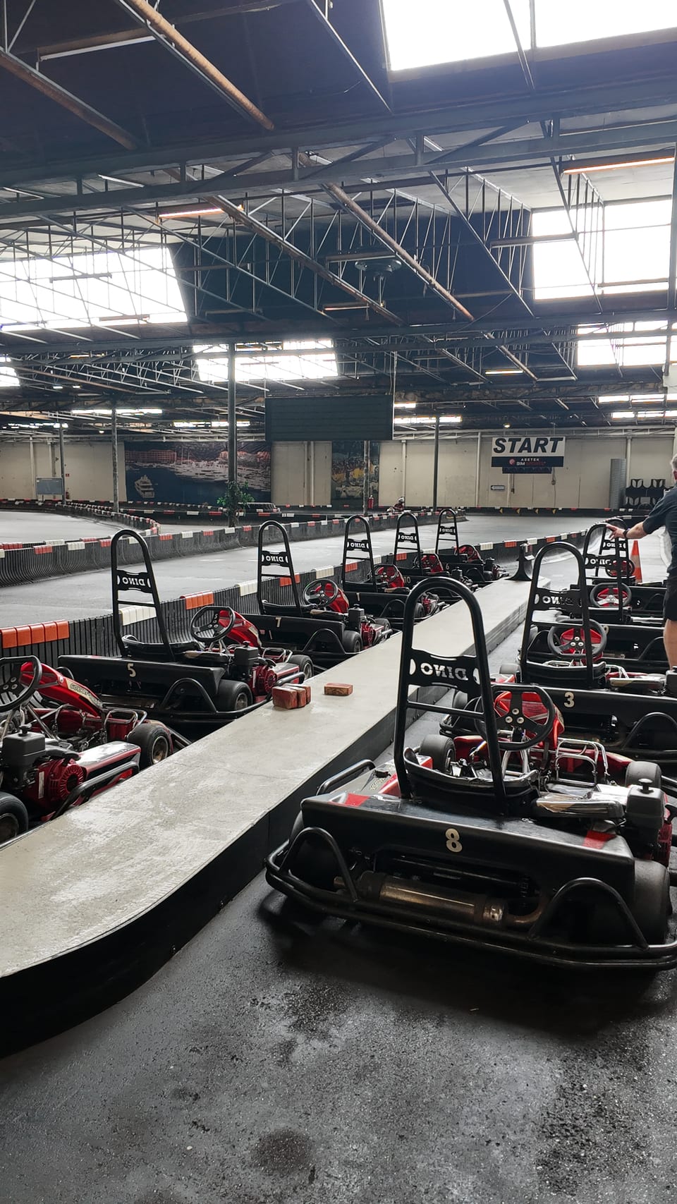 Nærbillede af en DINO-kart i pitten