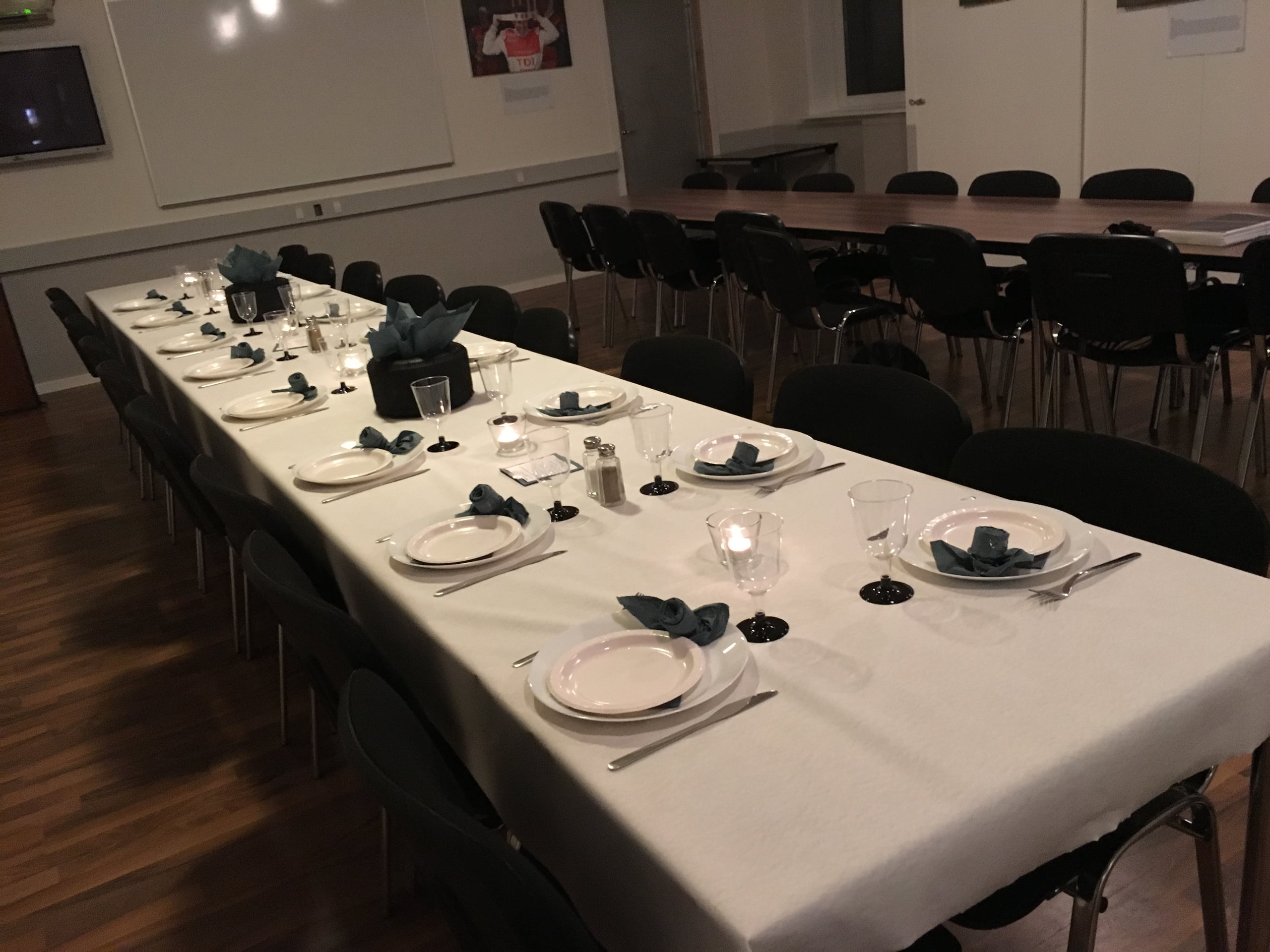 Elegant bordopsætning i spiselokale